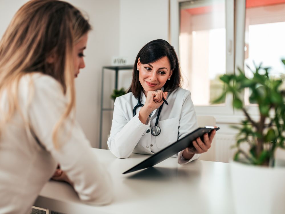 Quais exames um proctologista faz? Entenda a especialidade!