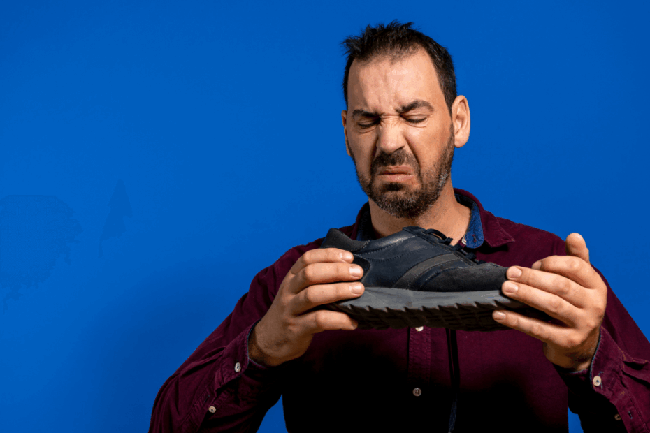 Como tirar cheiro de chulé do sapato?